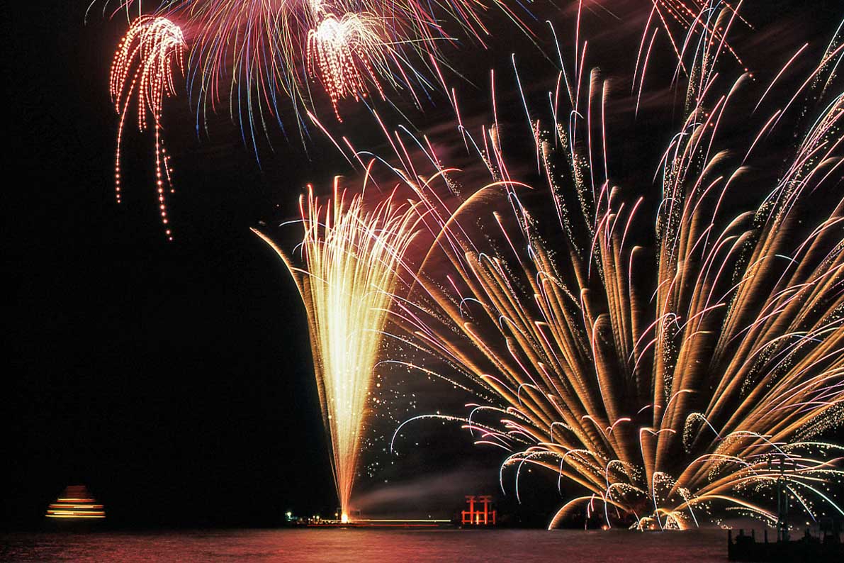「【2023年版】夏の風物詩、箱根の夜空を美しく彩る「1266芦ノ湖夏まつりウィーク」開催！」のメイン画像